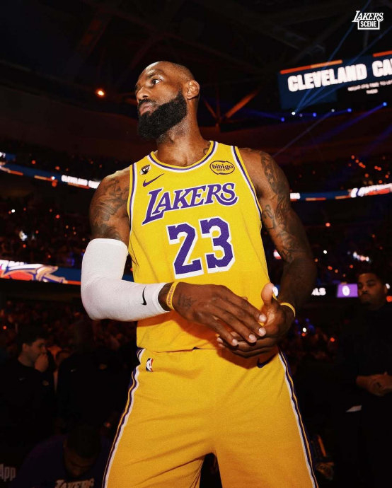 YIHAO-包含詹姆斯赛事官方发布势不可挡新规，加拿大队争议不断！的词条