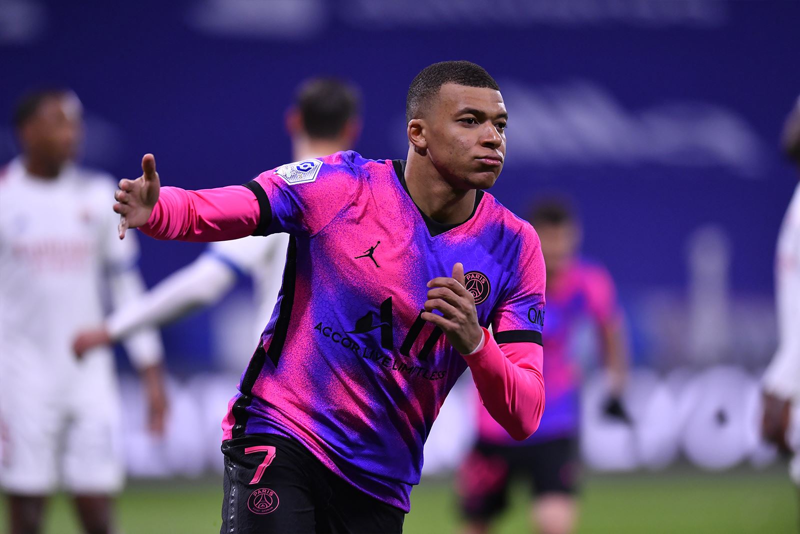 壹号-内马尔回归赛场，惊险取胜首场状态亮眼，尤文图斯观众沸腾！的简单介绍