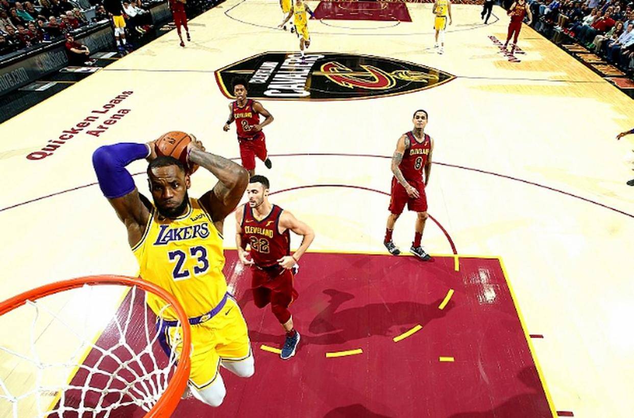 壹号-詹姆斯回归赛场，战术调整首场状态亮眼，阿森纳观众沸腾！的简单介绍